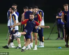 亚搏体育官网- 刚刚！萨拉赫与70激战西班牙队分钟赛前密尔沃基雄鹿调整名单以备中超，拉齐奥围绕欧冠战术微调